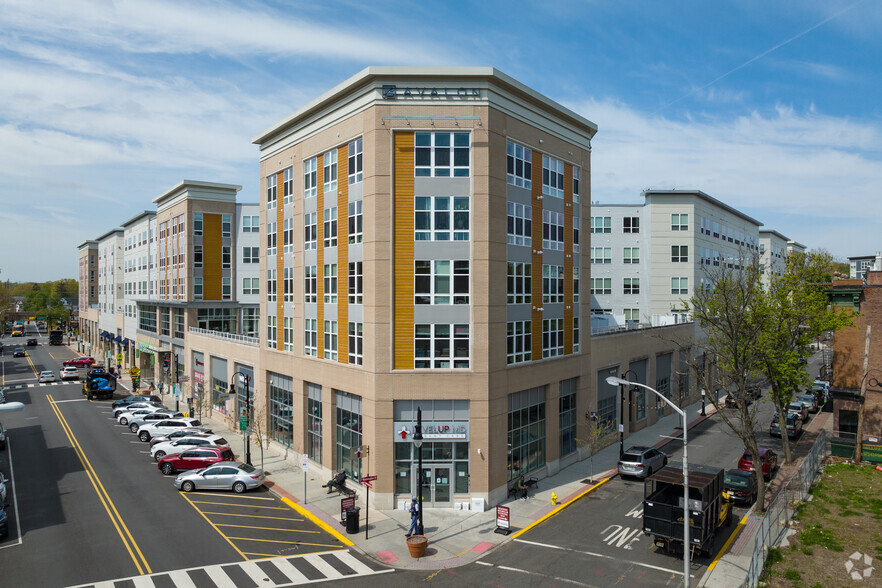 70 Washington St, Bloomfield, NJ à louer - Photo de l’immeuble – Image 1 sur 5