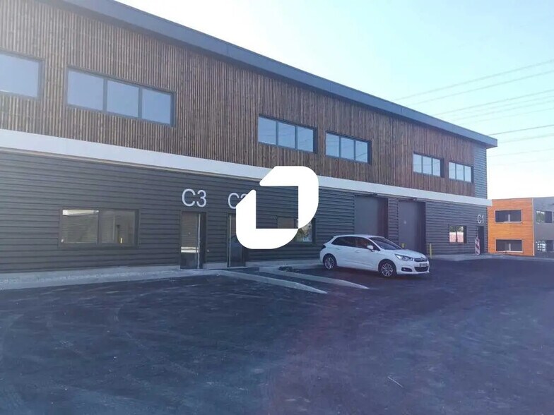 Local d’activités dans Cormeilles-en-Parisis à louer - Photo de l’immeuble – Image 1 sur 6