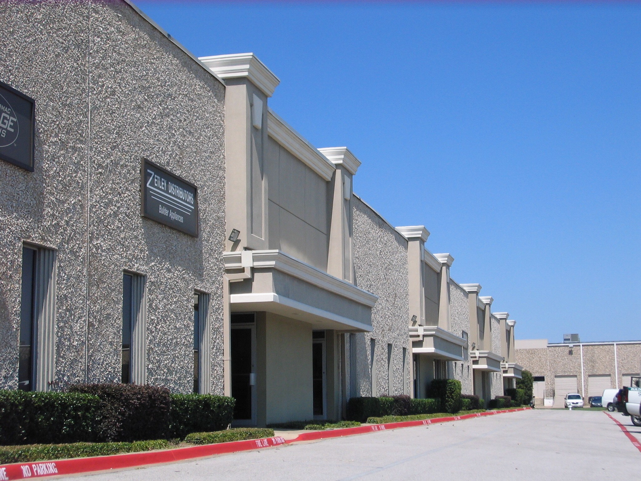 4124-4140 Billy Mitchell, Addison, TX à louer Photo principale– Image 1 sur 4