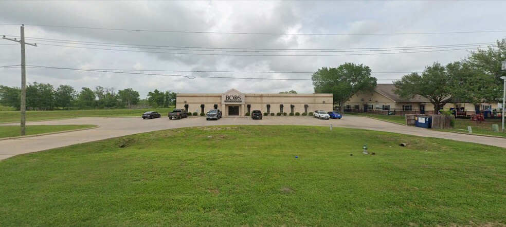 1111 Anchor Rd, Angleton, TX à louer - Photo de l’immeuble – Image 3 sur 23