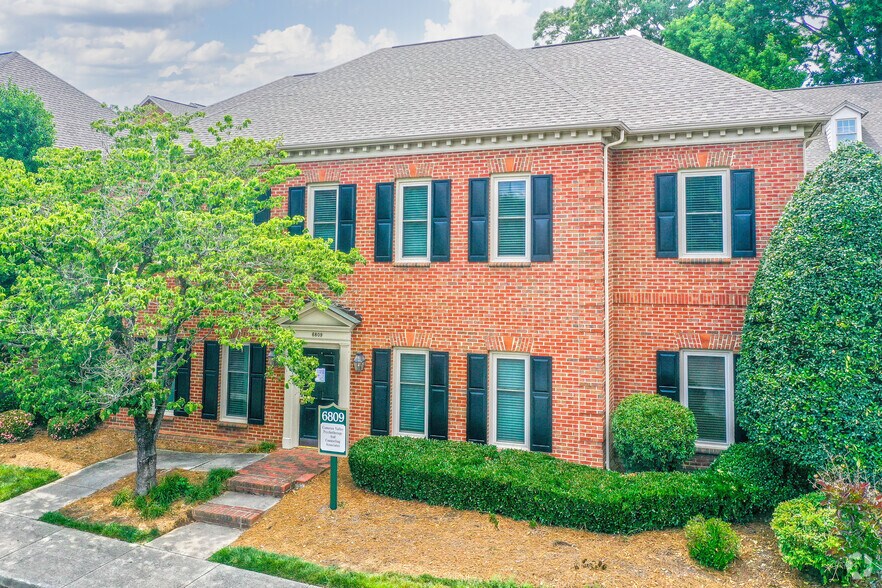 6809 Fairview Rd, Charlotte, NC à louer - Photo de l’immeuble – Image 3 sur 7