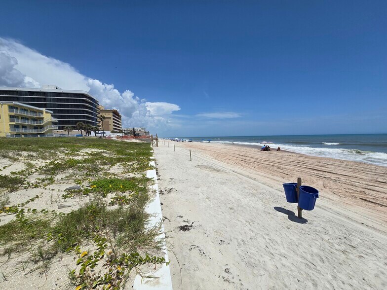 N Atlantic Ave, Daytona Beach, FL à vendre - Photo de l’immeuble – Image 2 sur 9
