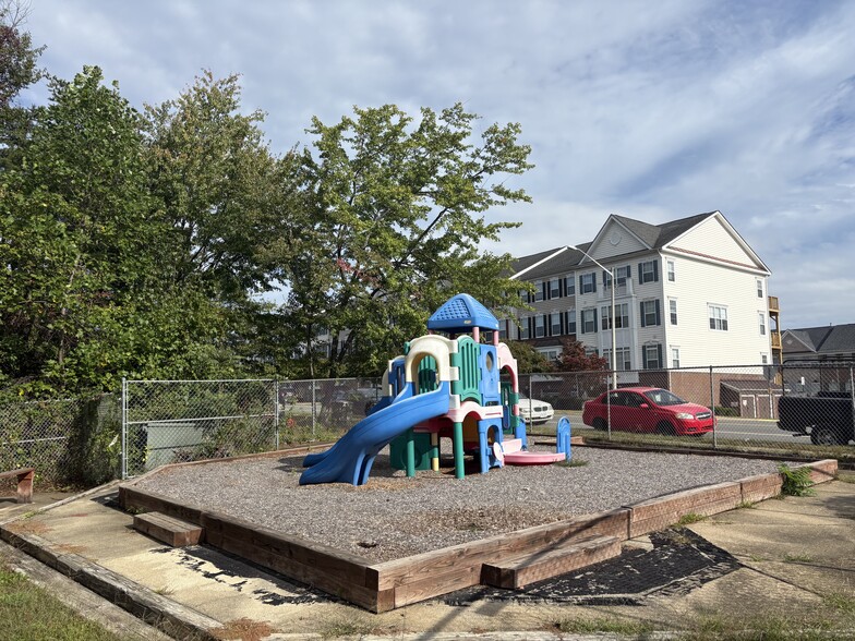 14900 Cloverdale Rd, Dale City, VA à louer - Photo de l’immeuble – Image 3 sur 11