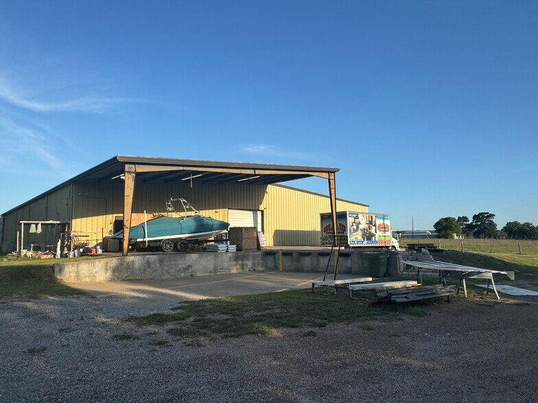 2502 Highway 304, Smithville, TX à vendre - Photo de l’immeuble – Image 2 sur 13