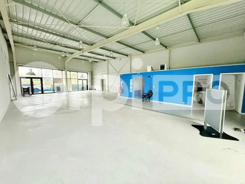 Local commercial dans GONFREVILLE-L'ORCHER à louer - Photo intérieure – Image 2 sur 6