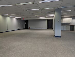 1150 Morrison Dr, Ottawa, ON à louer Photo intérieure– Image 2 sur 4