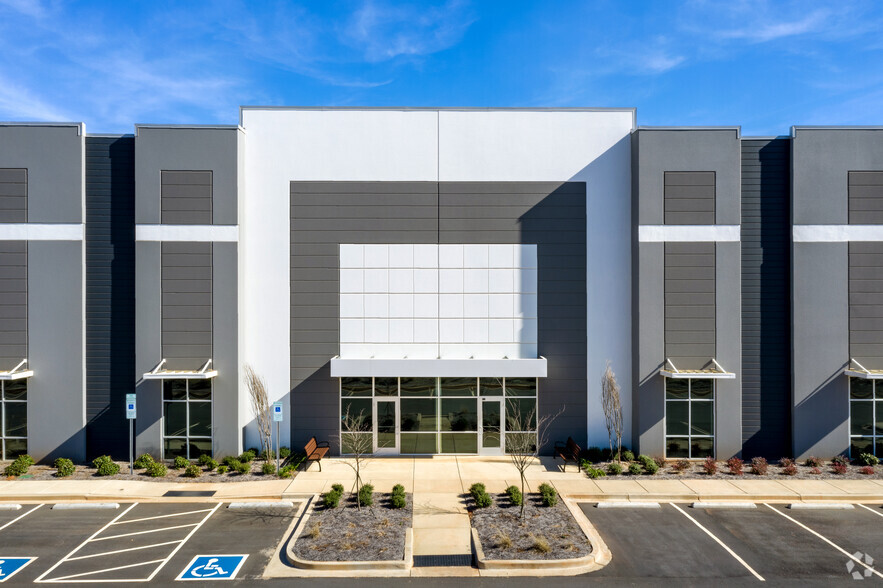 2021 Williams Industrial Blvd, Rock Hill, SC à louer - Photo de l’immeuble – Image 3 sur 8