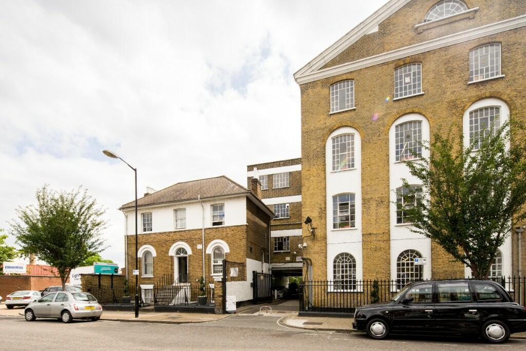 99-103 Lomond Grove, Londres à louer Photo de l’immeuble– Image 1 sur 5