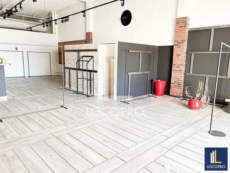 Local commercial dans Vitrolles à louer - Photo de l’immeuble – Image 3 sur 5