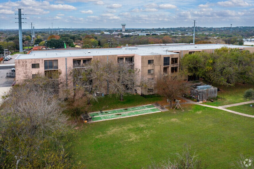 5050 Timberhill, San Antonio, TX à vendre - Photo de l’immeuble – Image 3 sur 4