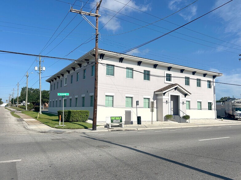 2902 N Armenia Ave, Tampa, FL à louer - Photo de l’immeuble – Image 1 sur 7