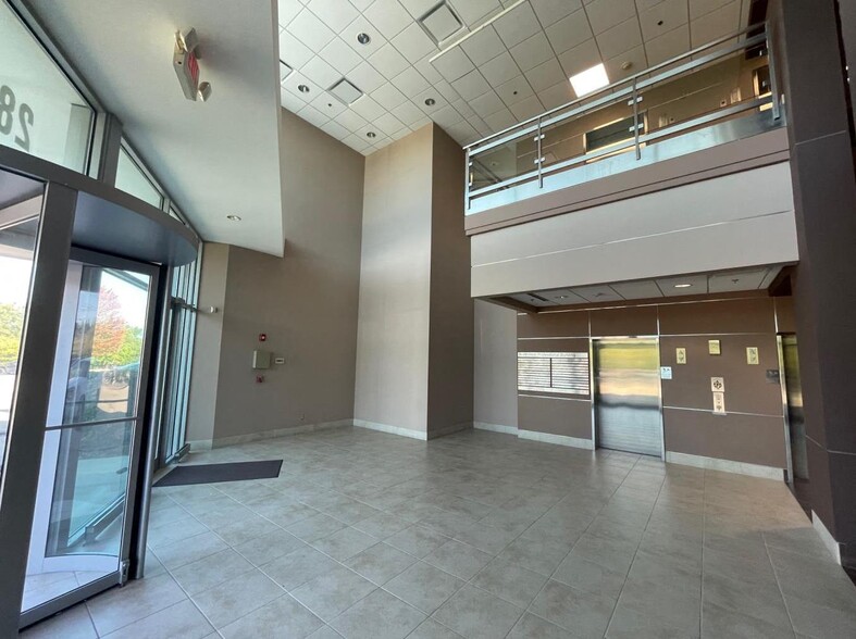 28160 W Northwest Hwy, Lake Barrington, IL à louer - Photo de l’immeuble – Image 2 sur 10