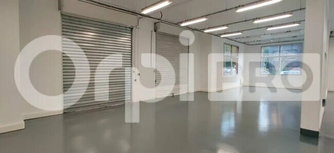 Plus de détails pour Local d'activités à louer