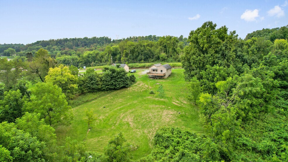 1146 Rostraver Rd, Rostraver Township, PA à vendre - Photo principale – Image 1 sur 7