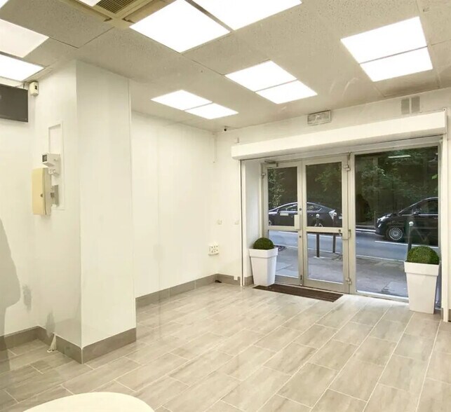 Local commercial dans Paris à louer - Photo intérieure – Image 2 sur 3