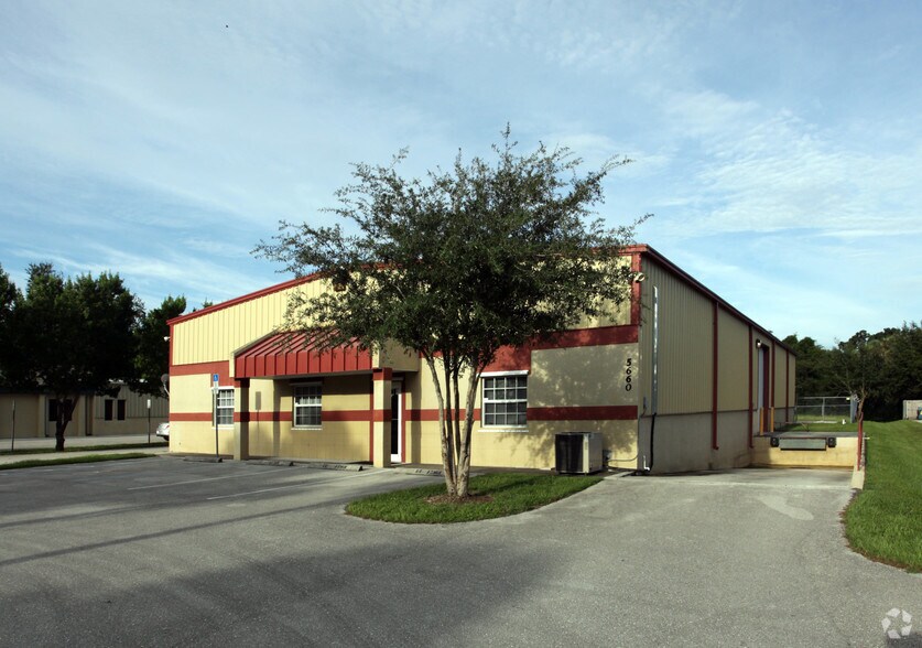 5660 Zip Dr, Fort Myers, FL à louer - Photo de l’immeuble – Image 3 sur 6