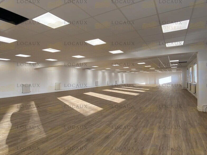 Bureau dans Gennevilliers à louer - Photo de l’immeuble – Image 1 sur 5