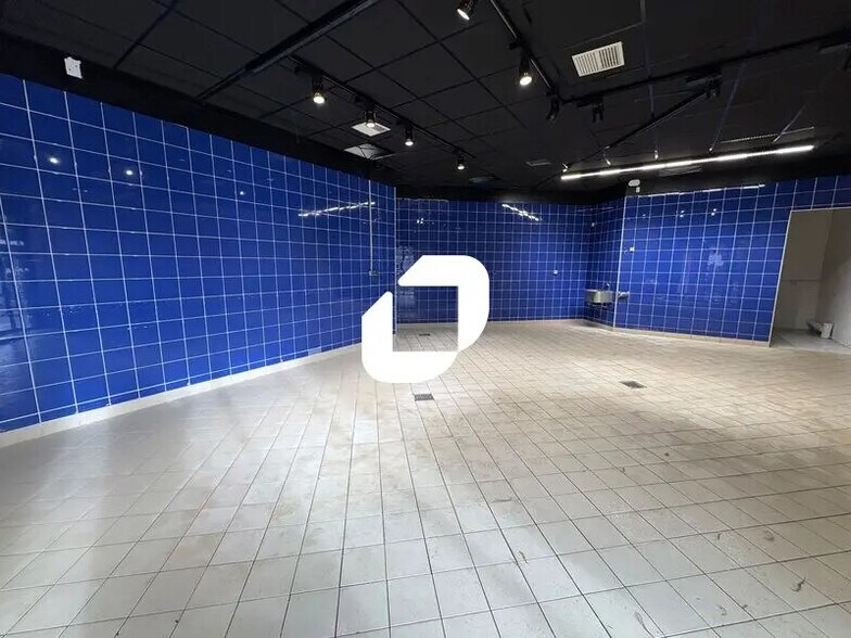 Local commercial dans Jouy-en-Josas à louer - Photo de l’immeuble – Image 3 sur 10