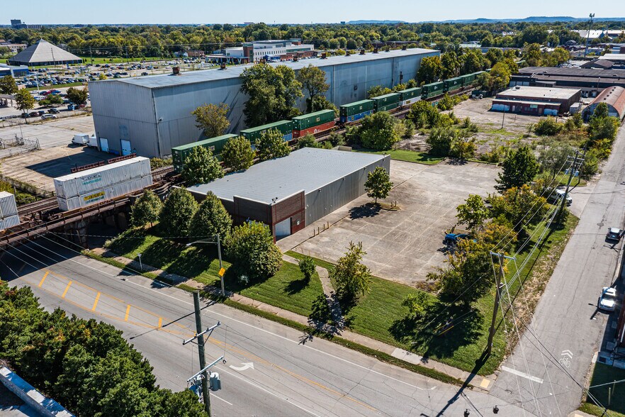3036 W Broadway, Louisville, KY à vendre - Photo de l’immeuble – Image 2 sur 3