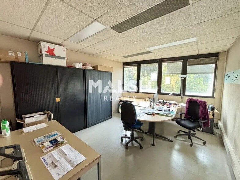 Bureau dans Vénissieux à vendre - Photo de l’immeuble – Image 3 sur 9