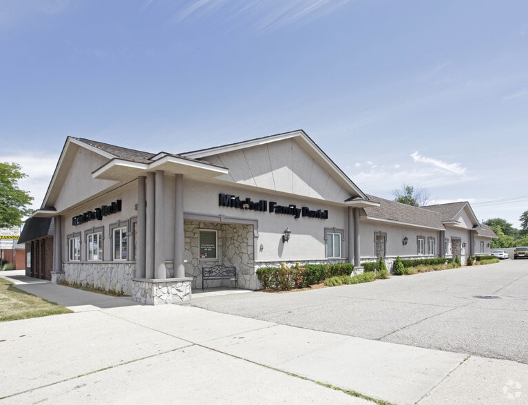 29820 Harper Ave, Saint Clair Shores, MI à vendre - Photo principale – Image 1 sur 3