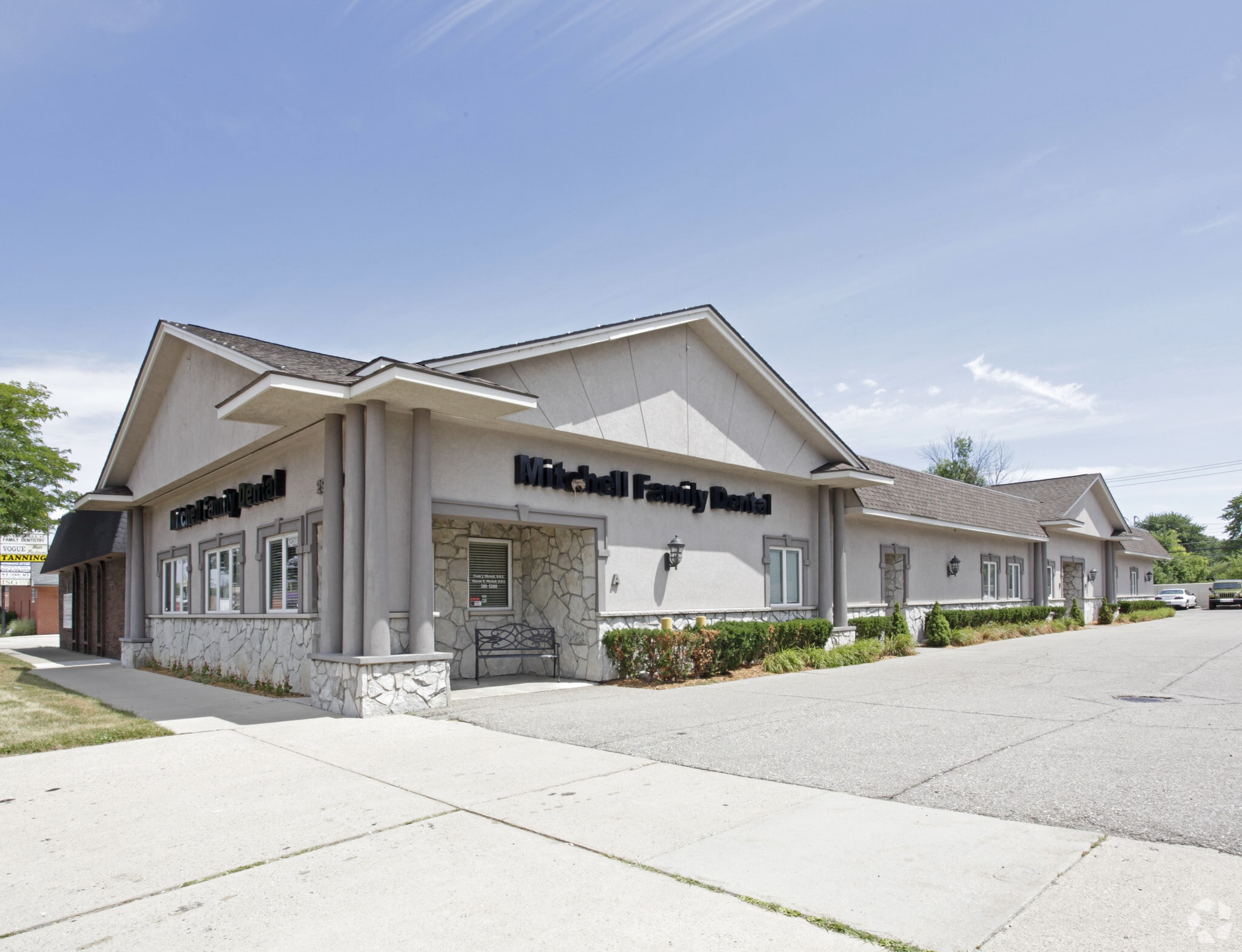 29820 Harper Ave, Saint Clair Shores, MI à louer Photo principale– Image 1 sur 4