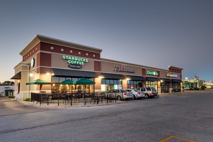 3233-3423 Quincy Mall, Quincy, IL à louer - Photo de l’immeuble – Image 2 sur 4