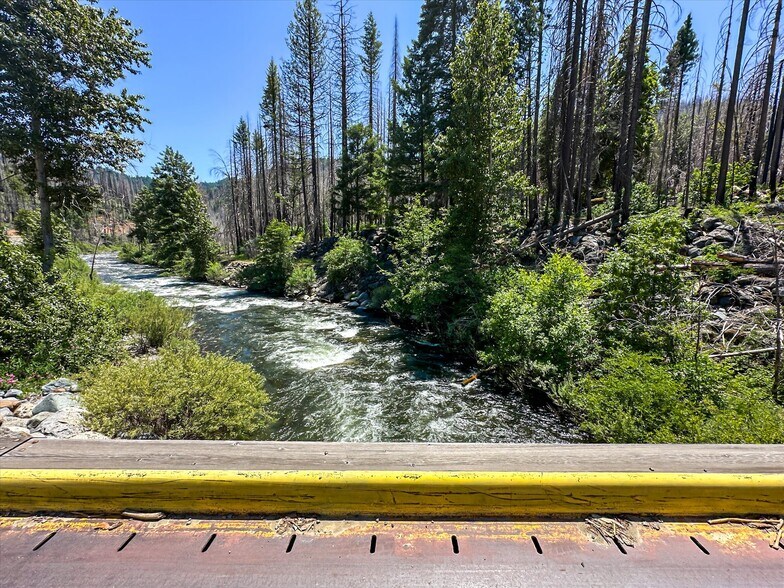 2103 Coffee Creek Rd, Trinity Center, CA à vendre - Photo principale – Image 1 sur 49
