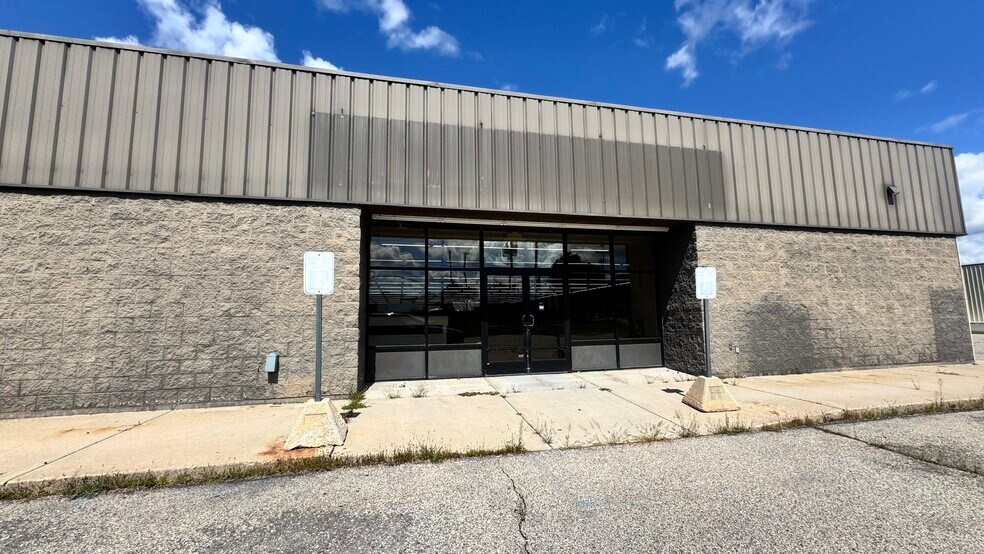 1381 Main St, Edmore, MI à vendre - Photo de l’immeuble – Image 3 sur 8