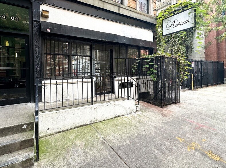 304 E 8th St, New York, NY à louer - Photo de l’immeuble – Image 3 sur 3