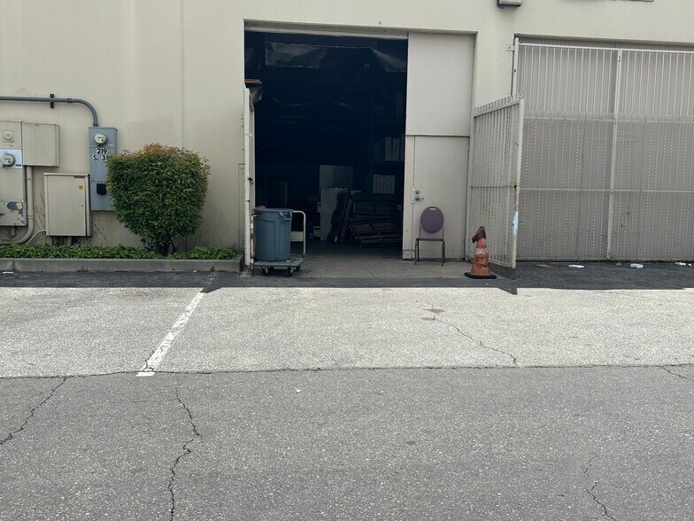 219 S 3rd Ave, La Puente, CA à louer - Photo de l’immeuble – Image 3 sur 3