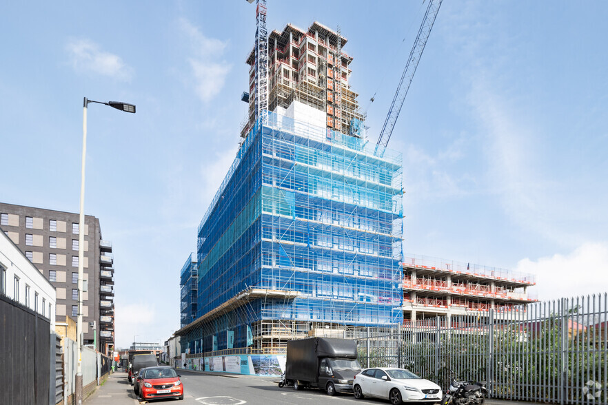 Ilderton Rd, Londres à vendre - Photo de l’immeuble – Image 2 sur 2
