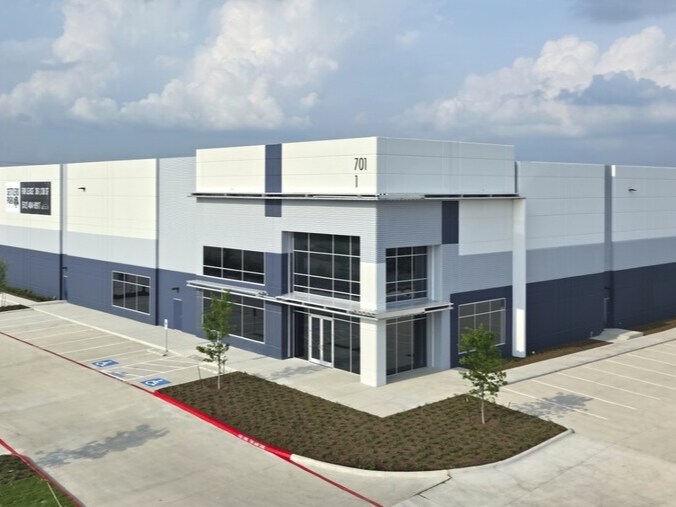 701 North Red Bud Lane, Round Rock, TX à louer - Photo de l’immeuble – Image 2 sur 9