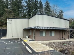 23000 SE Eagle Creek Rd, Eagle Creek, OR à louer Photo de l’immeuble– Image 1 sur 3