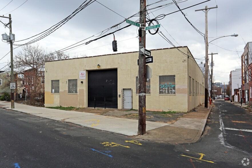 2011 Amber St, Philadelphia, PA à louer - Photo de l’immeuble – Image 3 sur 10