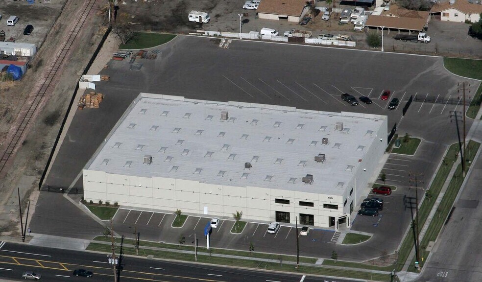 190 E Mill St, San Bernardino, CA à louer - Photo de l’immeuble – Image 3 sur 5