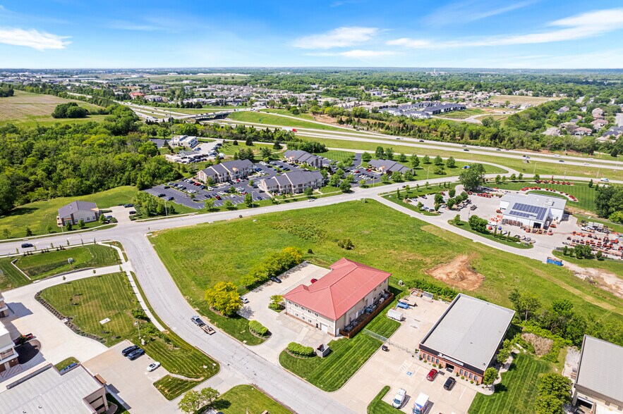 4120 NE Port Dr, Lee's Summit, MO à vendre - Photo de l’immeuble – Image 3 sur 8