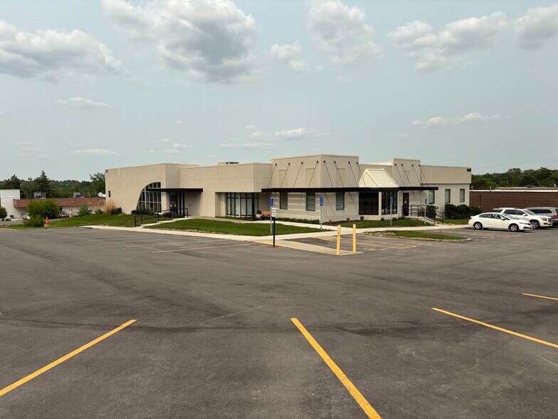 2425 Westown Pky, West Des Moines, IA à vendre - Photo de l’immeuble – Image 3 sur 7