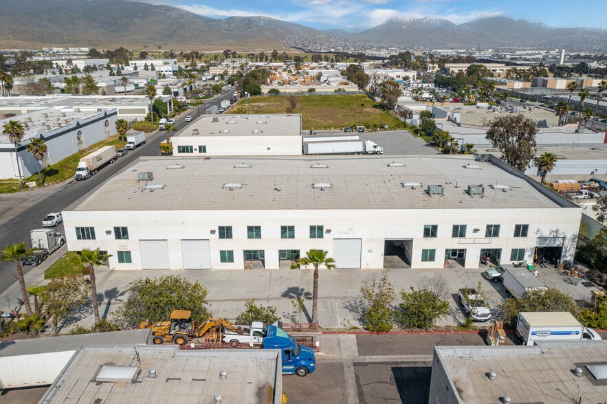9835 Marconi Dr, San Diego, CA à louer - Photo de l’immeuble – Image 2 sur 11