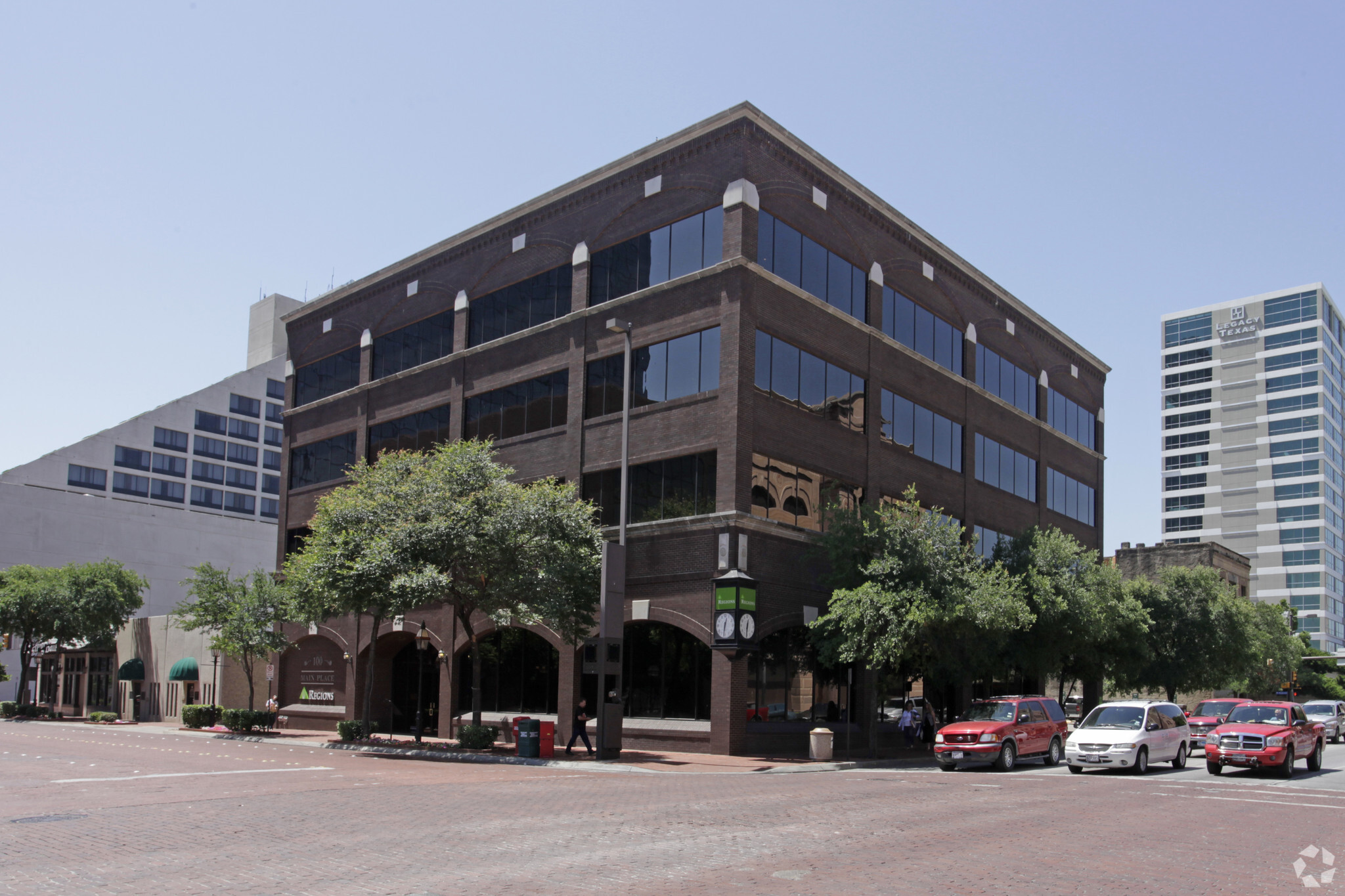 100 Main St, Fort Worth, TX à louer Photo de l’immeuble– Image 1 sur 11