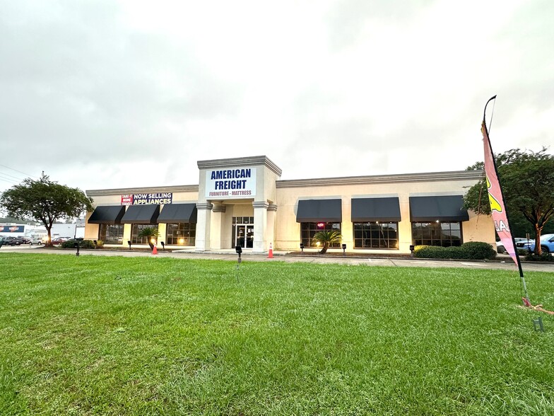 8560 Florida Blvd, Baton Rouge, LA à louer - Photo de l’immeuble – Image 1 sur 1