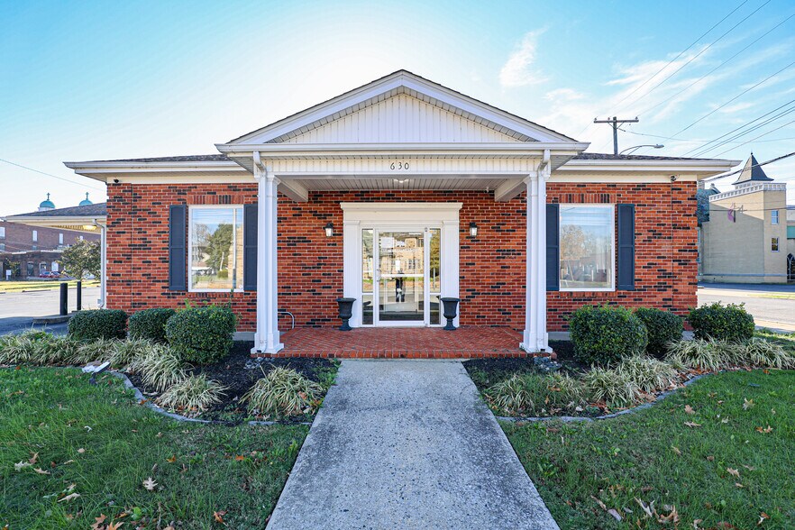 630 Jefferson St, Paducah, KY à vendre - Photo principale – Image 1 sur 90