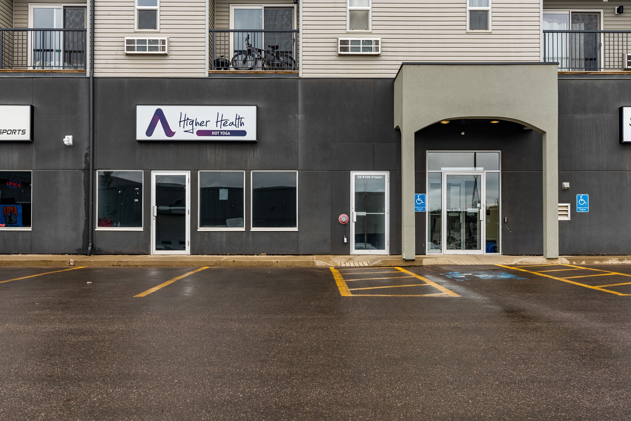 8106 Fraser Av, Fort McMurray, AB à louer Photo principale– Image 1 sur 6