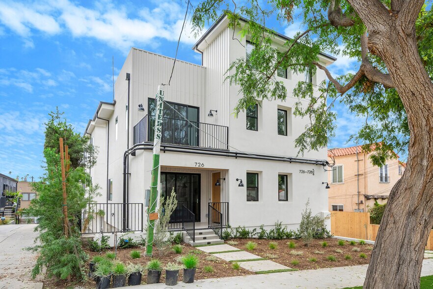 726 Robinson St, Los Angeles, CA à vendre - Photo principale – Image 1 sur 51