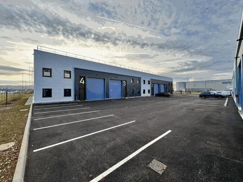 Local d’activités dans Saint-Vulbas à louer - Photo de l’immeuble – Image 3 sur 8