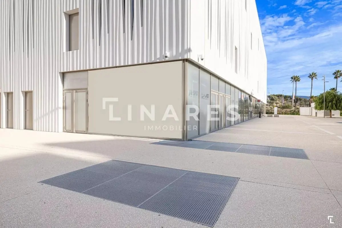 Local commercial dans La Ciotat à louer Photo de l’immeuble– Image 1 sur 7