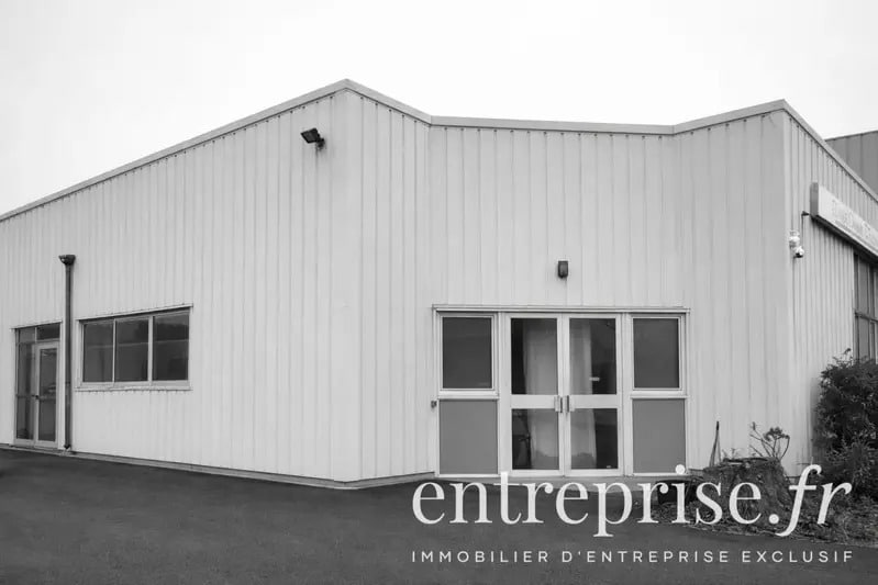 Local d'activités dans Montreuil-Juigné à vendre - Photo de l’immeuble – Image 3 sur 4