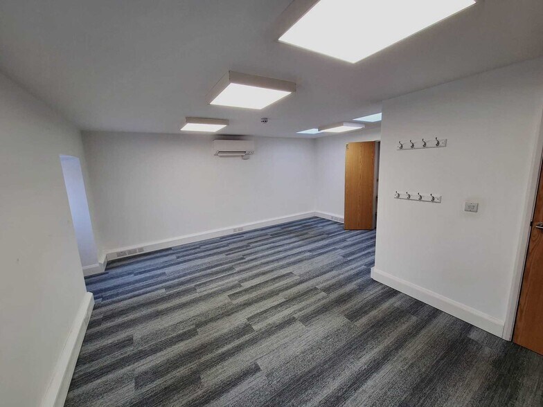 6 Queen St, Godalming à vendre - Photo intérieure – Image 2 sur 3