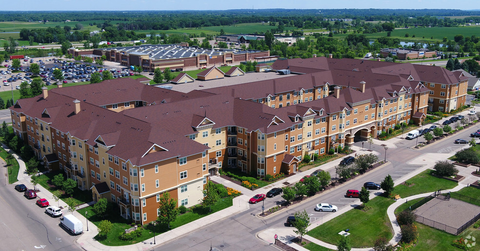 10225 City Walk Dr, Woodbury, MN à louer - Photo de l’immeuble – Image 2 sur 9
