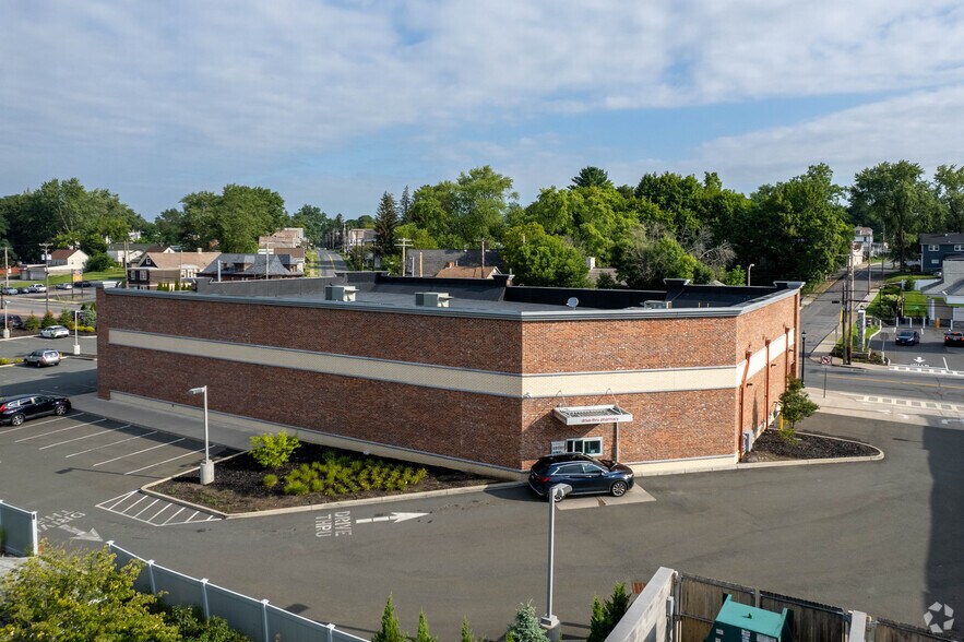 241 Mohawk Ave, Scotia, NY à vendre - Photo de l’immeuble – Image 2 sur 10